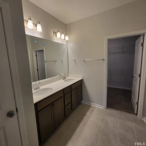 an empty room with an empty room