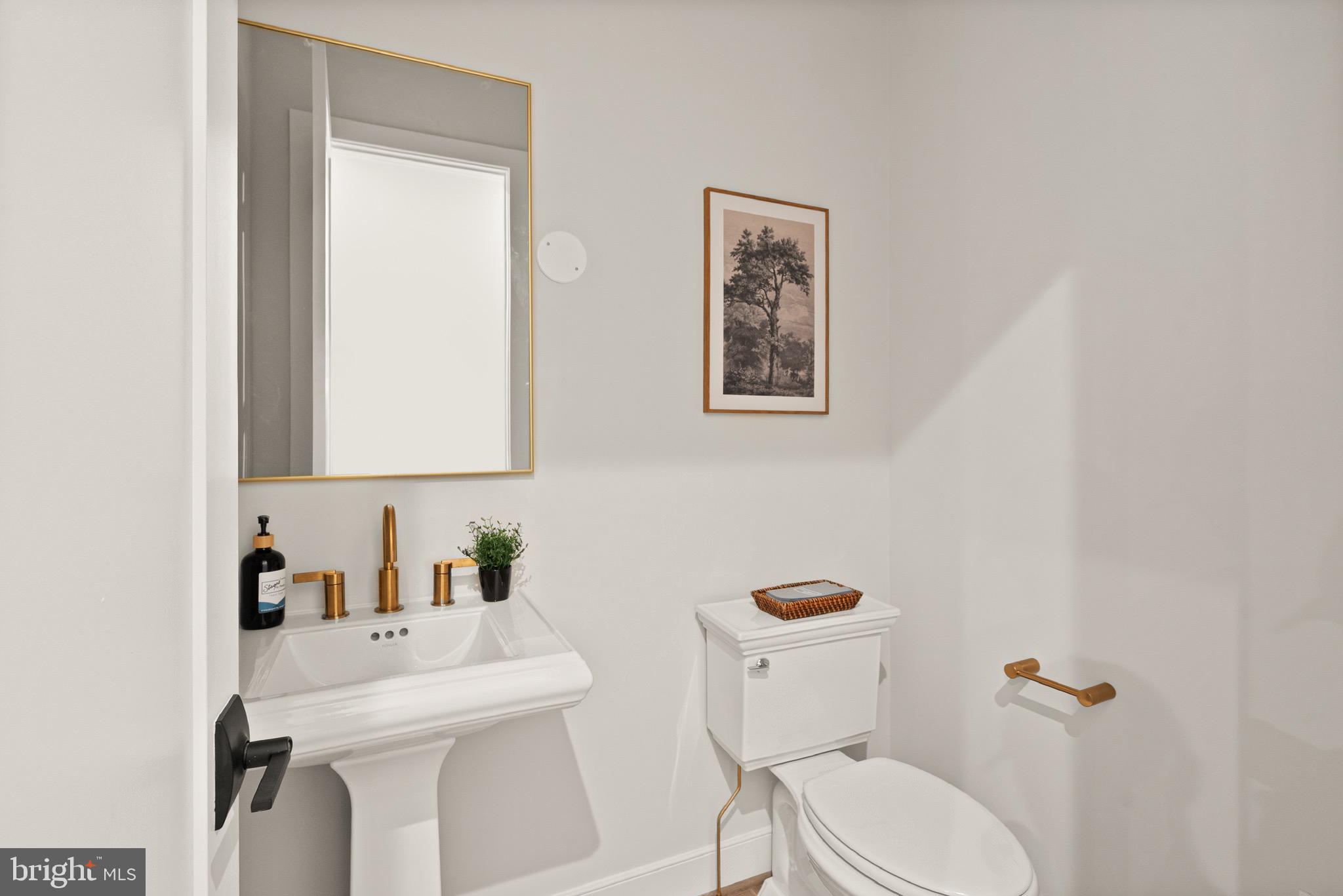 7211 Barnett Road Bethesda, MD 20817 - Photo 18 of 45 Guest Powder Room