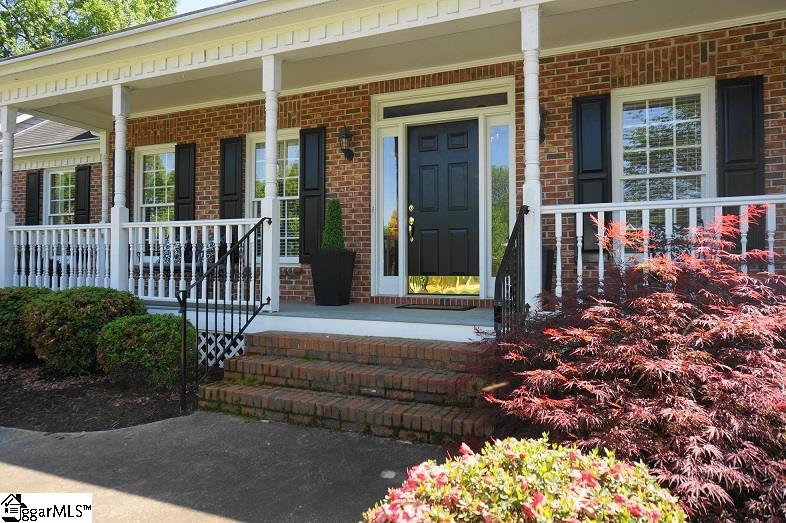 304 English Oak Road Simpsonville, SC 29681 - Photo 2 of 36 Gallery Image 2