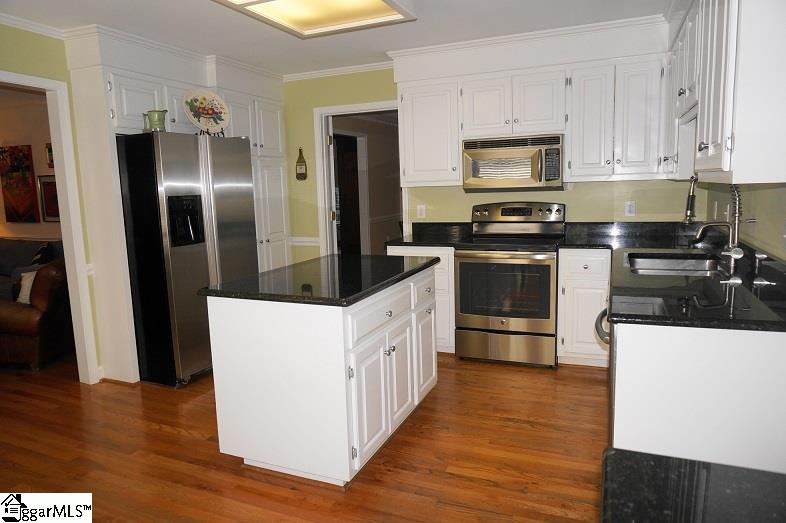304 English Oak Road Simpsonville, SC 29681 - Photo 8 of 36 Gallery Image 8