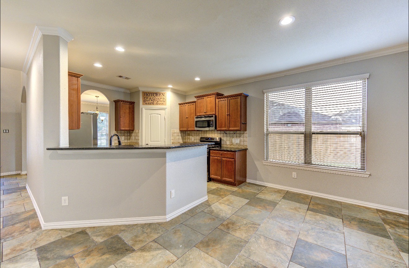 7 Maple Mill Court Conroe, TX 77301 - Photo 10 of 49