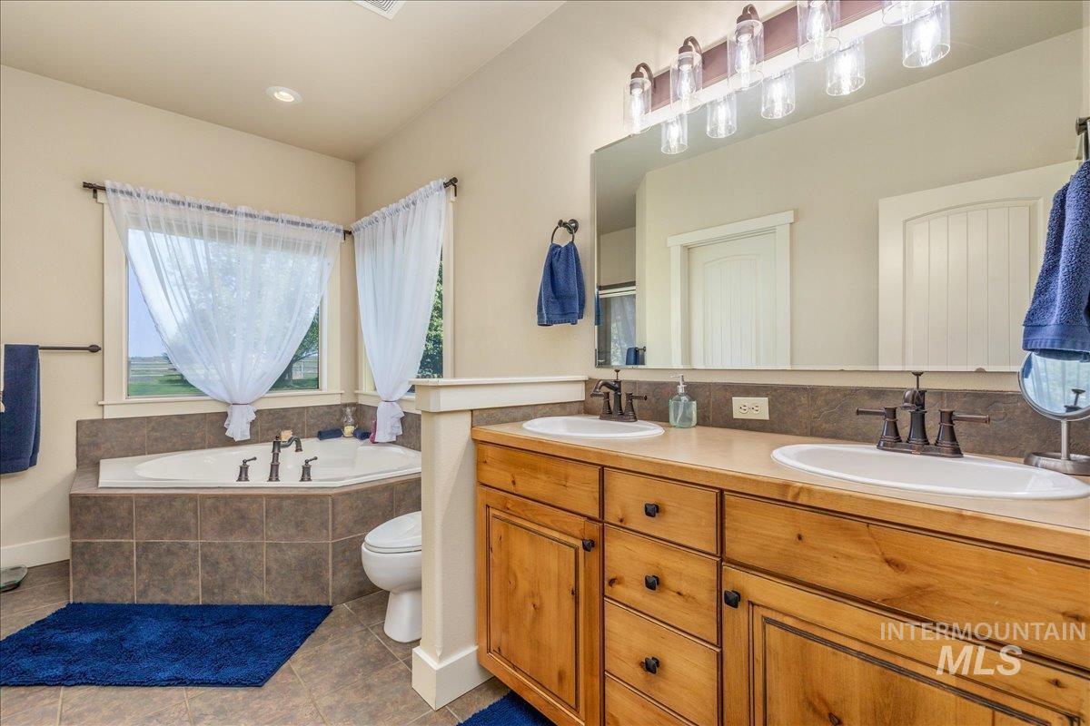 18593 South Pleasant Valley Road Kuna, ID 83634 - Photo 14 of 46