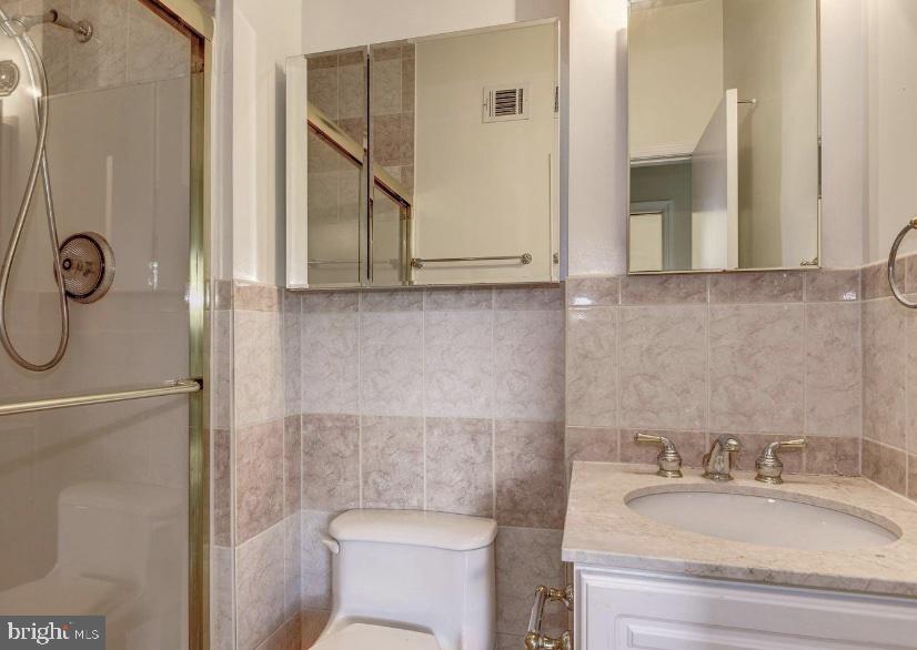 2045 North Glebe Road Arlington, VA 22207 - Photo 10 of 15