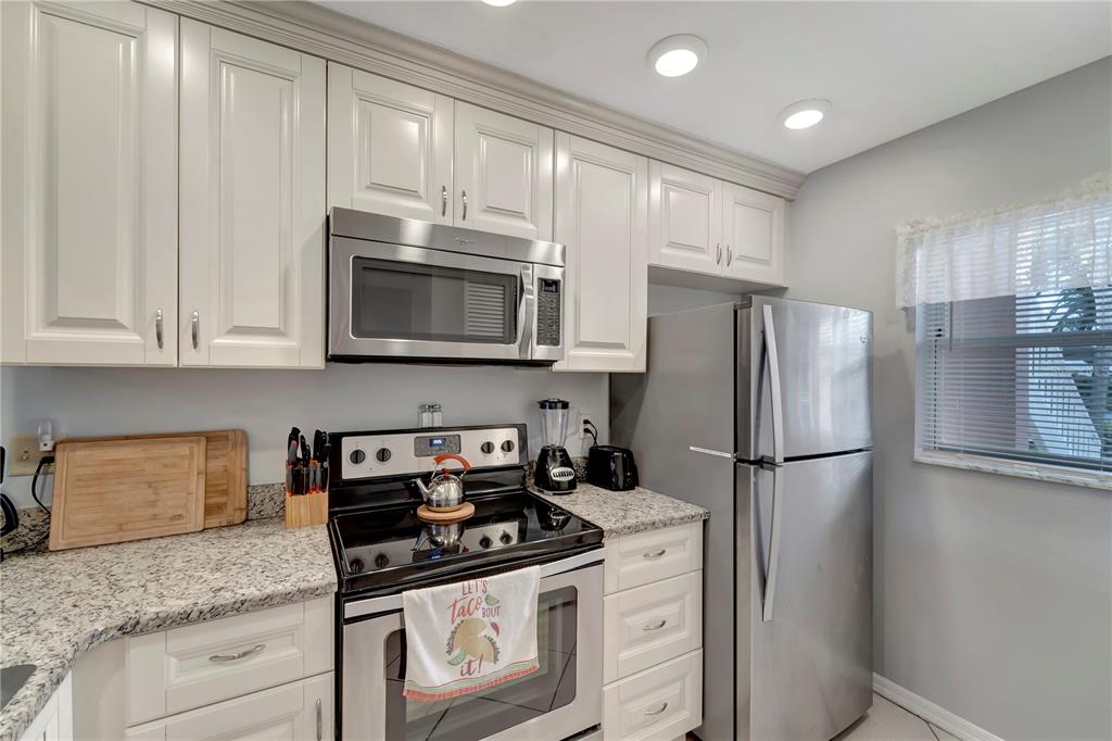 436 Cerromar Lane, Unit 379 Venice, FL 34293 - Photo 5 of 31