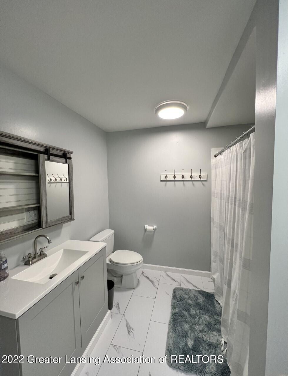 1101 Maycroft Road Lansing, MI 48917 - Photo 11 of 29 Bathroom 2