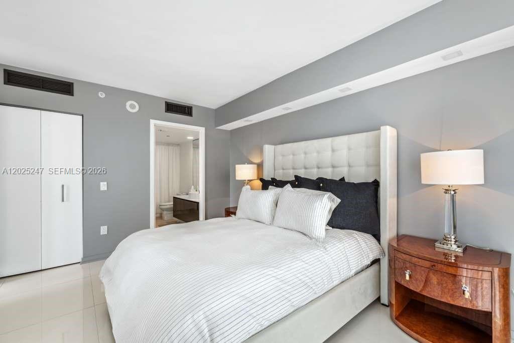 31 Southeast 6th Street, Unit 2101 Miami, FL 33131 - Photo 9 of 12