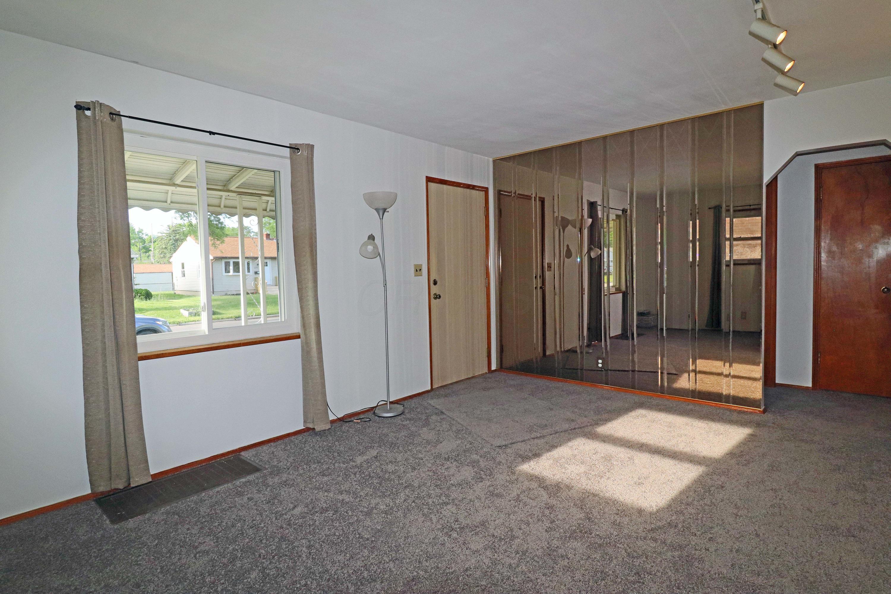 1177 Acton Road Columbus, OH 43224 - Photo 6 of 43 Gallery Image 6