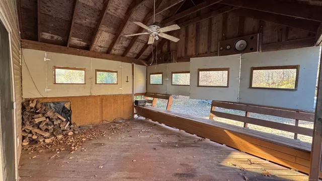 a view of livingroom with furniture
