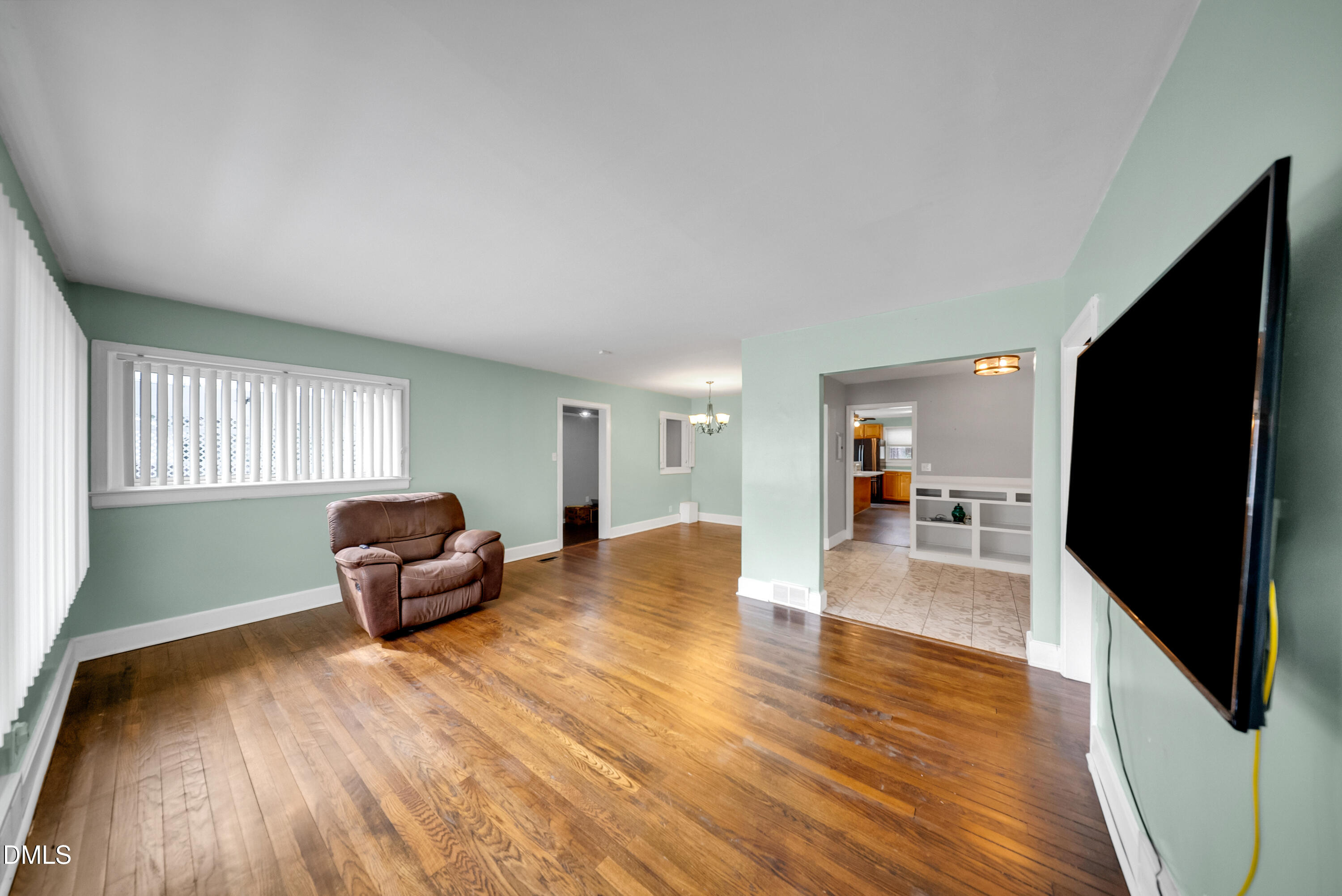 818 Lynn Road Durham, NC 27703 - Photo 4 of 43 DSC02841