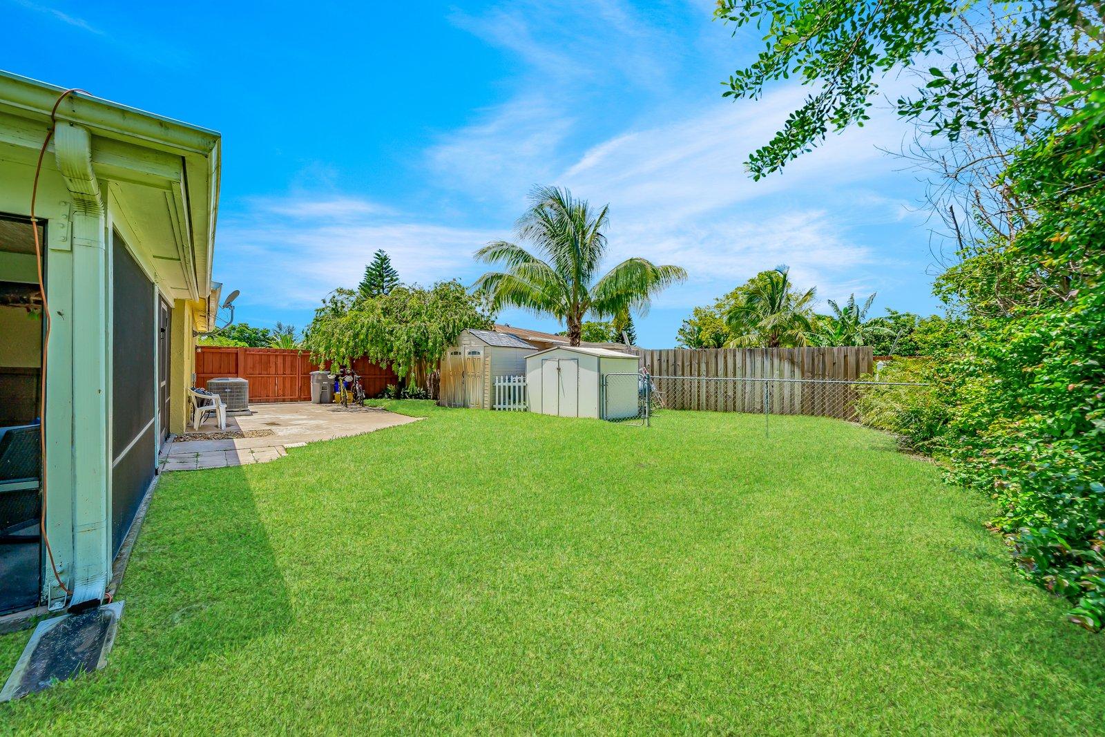 22206 Aquila Street Boca Raton, FL 33428 - Photo 46 of 73 Come play catch!