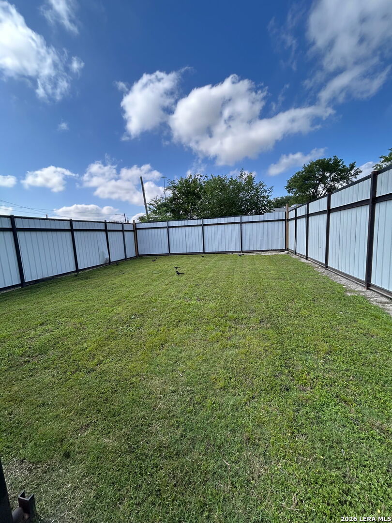 2846 Liberty Road Houston, TX 77026 - Photo 3 of 5