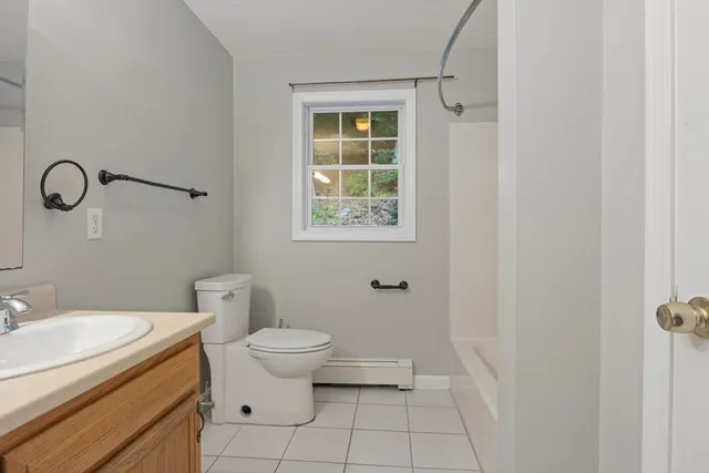 $3,200 | 442 Lake Avenue, Worcester, MA 01604