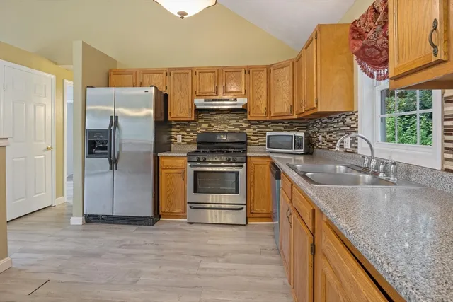 $3,200 | 442 Lake Avenue, Worcester, MA 01604