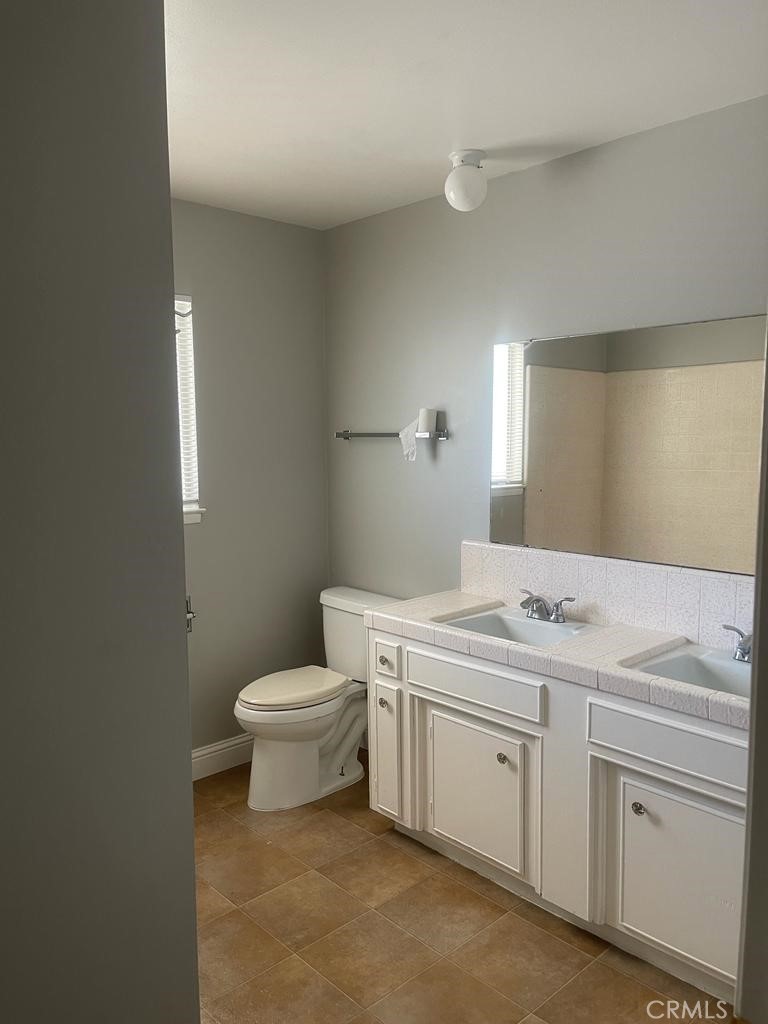 1004 Wellington Drive Modesto, CA 95350 - Photo 8 of 12