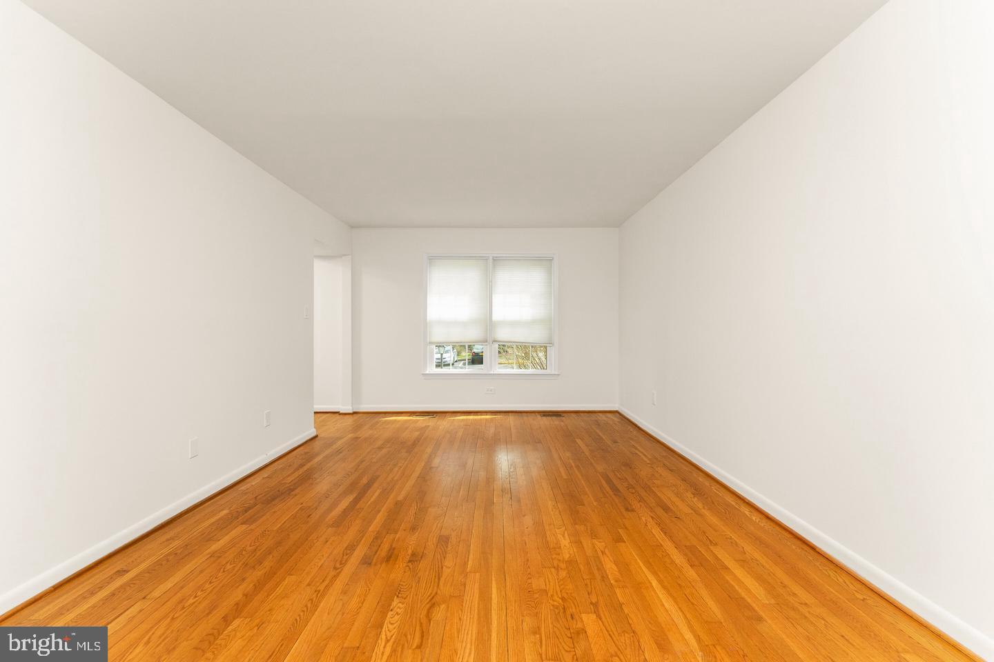 1808 Golf View Court Reston, VA 20190 - Photo 6 of 36 Gallery Image 6