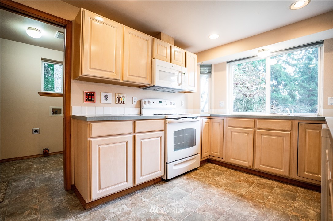 8928 Armstrong Road Southwest Tumwater, WA 98512 - Photo 12 of 39 Gallery Image 12