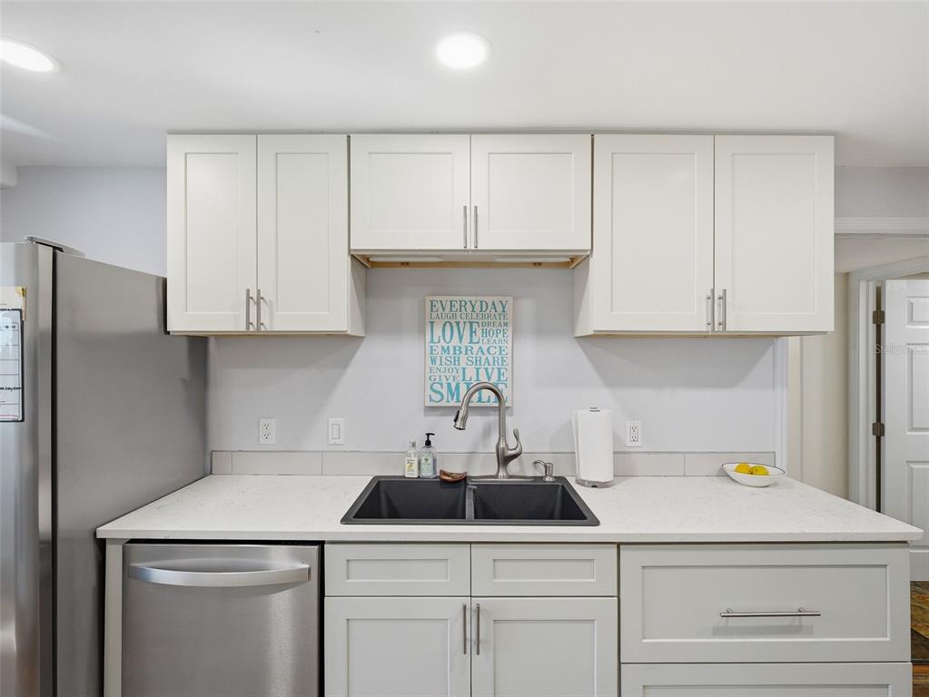 428 North Riverside Drive Edgewater, FL 32132 - Photo 18 of 51