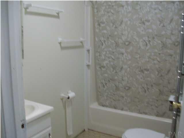 11380 6 Pack Road Milton, FL 32583 - Photo 13 of 22 Bathroom view
