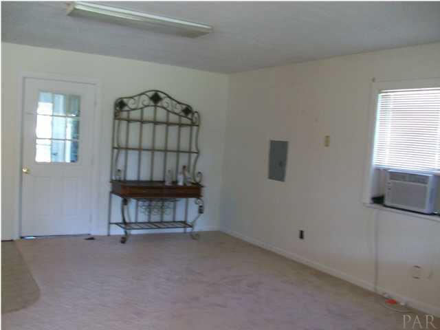 11380 6 Pack Road Milton, FL 32583 - Photo 15 of 22 Dining area view