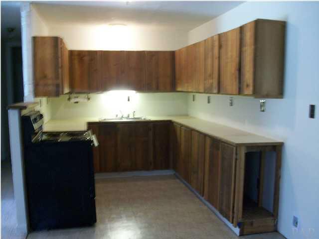 11380 6 Pack Road Milton, FL 32583 - Photo 10 of 22 Kitchen with plenty of cabinet space.