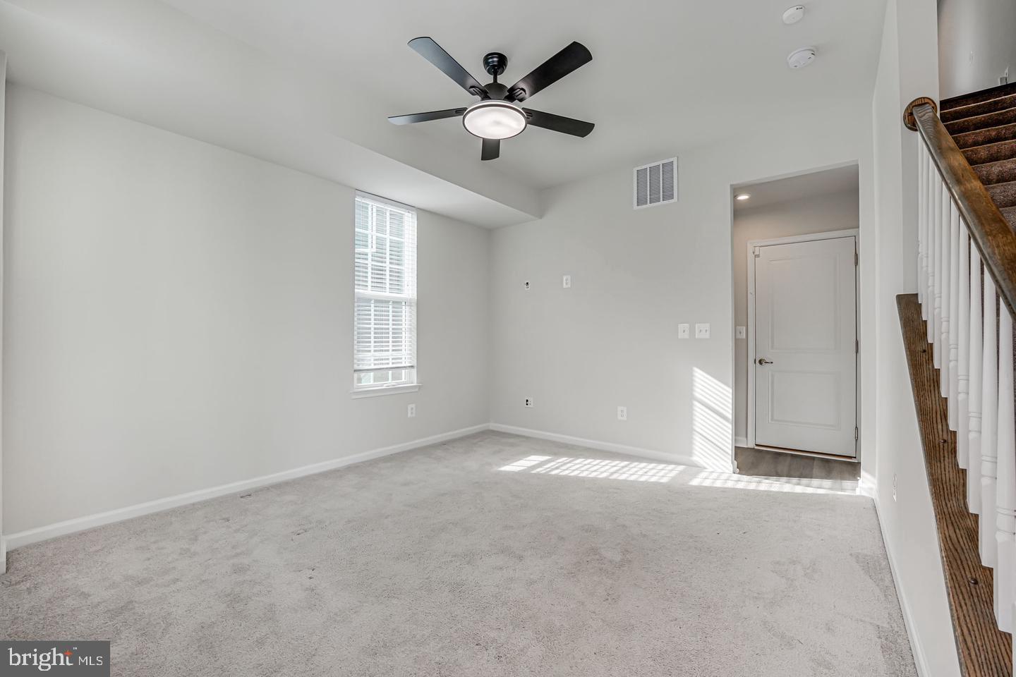 18339 Reaper Hl Court Triangle, VA 22172 - Photo 23 of 34 an empty room with closet and a ceiling fan