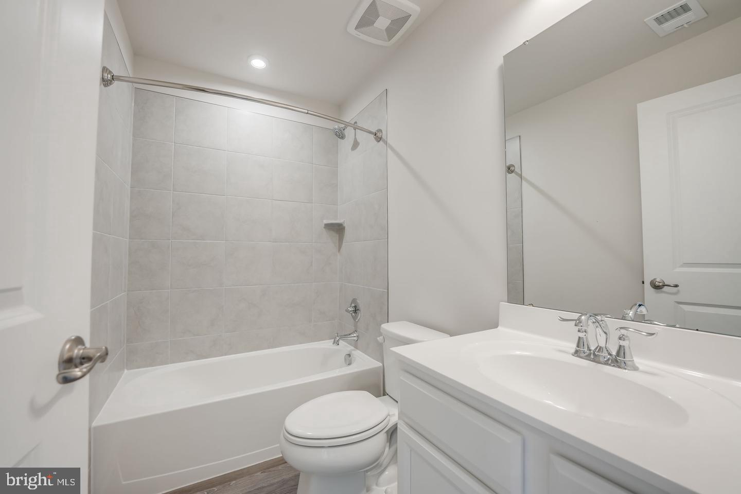 18339 Reaper Hl Court Triangle, VA 22172 - Photo 27 of 34 a bathroom with a sink toilet and shower