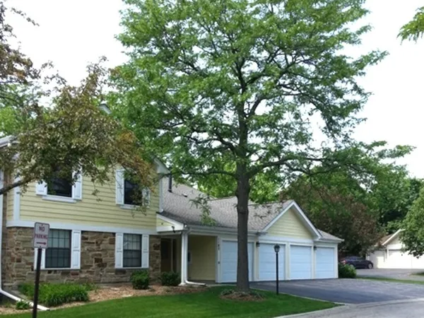 $2,250 | 1182 Northbury Lane, Unit D2, Wheeling, IL 60090