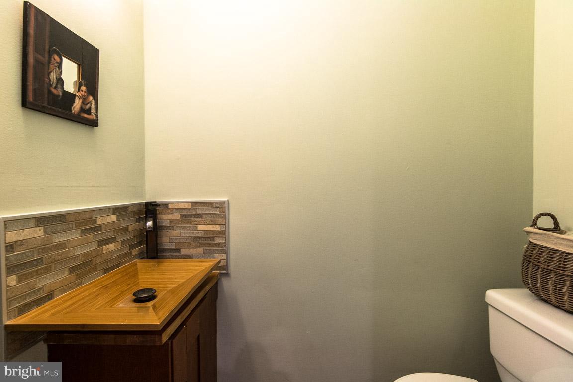 209 Oakdale Road Baltimore, MD 21210 - Photo 12 of 29 Powder room on Main level