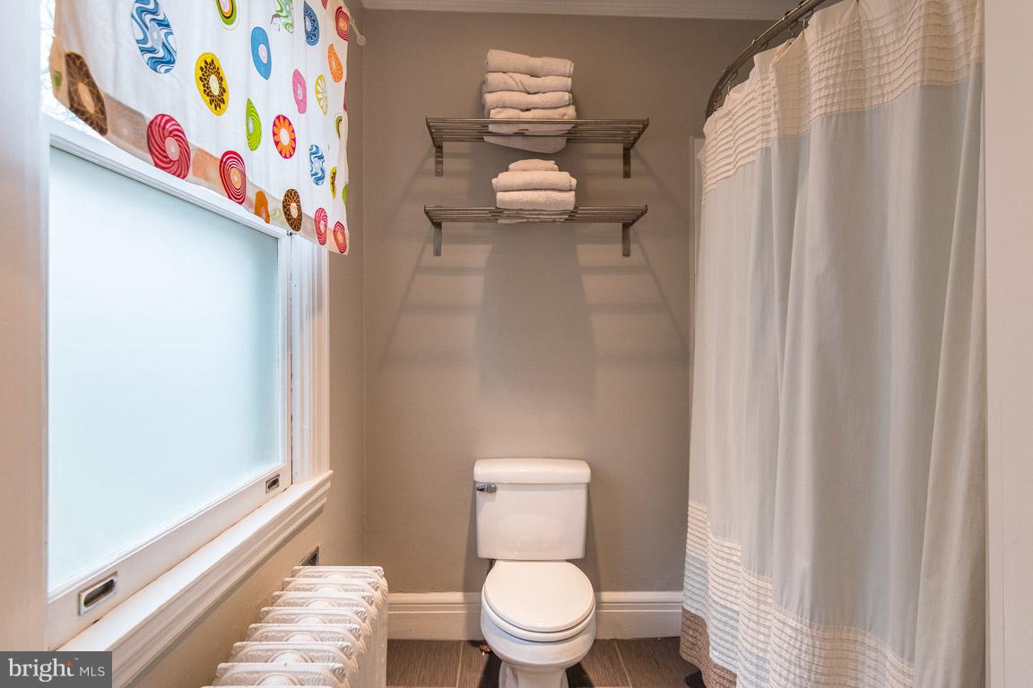 209 Oakdale Road Baltimore, MD 21210 - Photo 19 of 29 Hall bath, Upper 1 with shower / tub