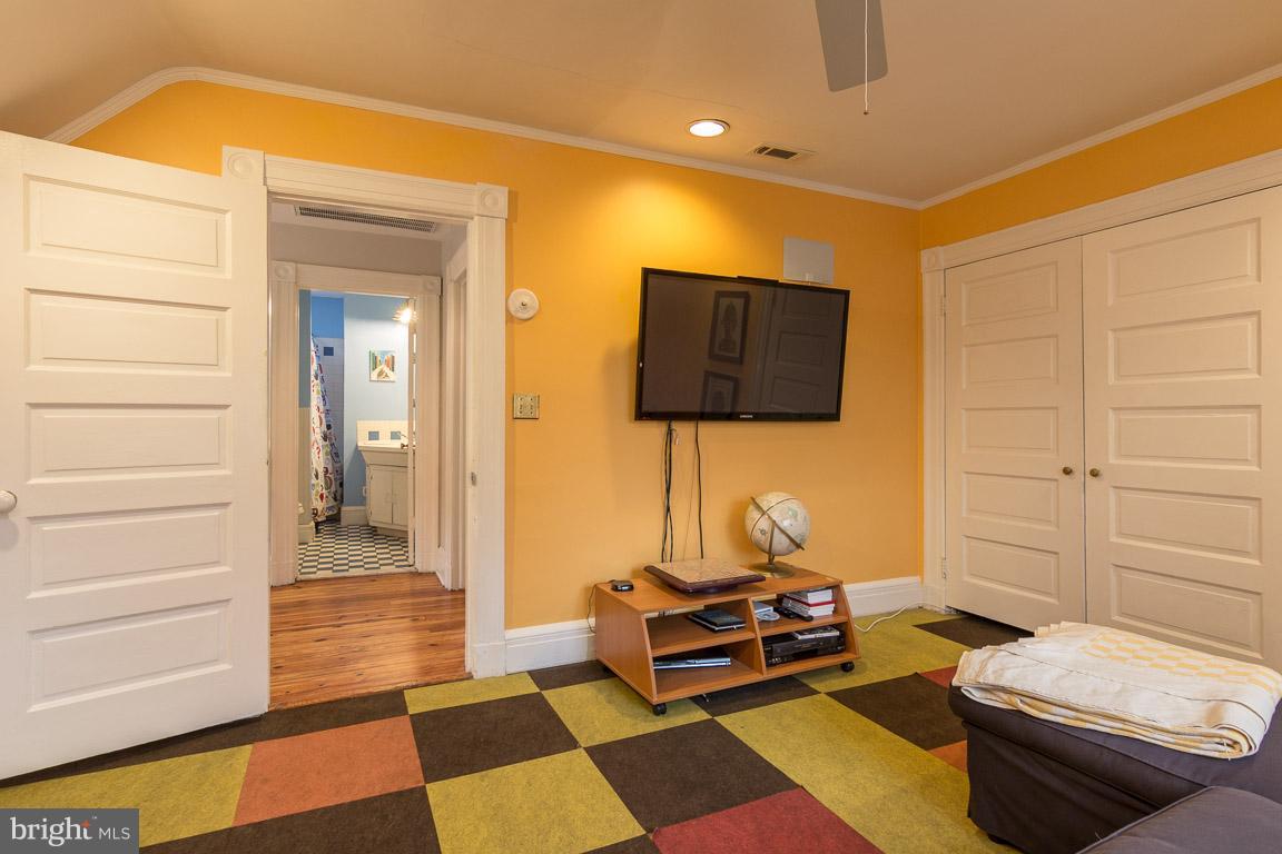 209 Oakdale Road Baltimore, MD 21210 - Photo 21 of 29 Large Bedroom / rec room / den