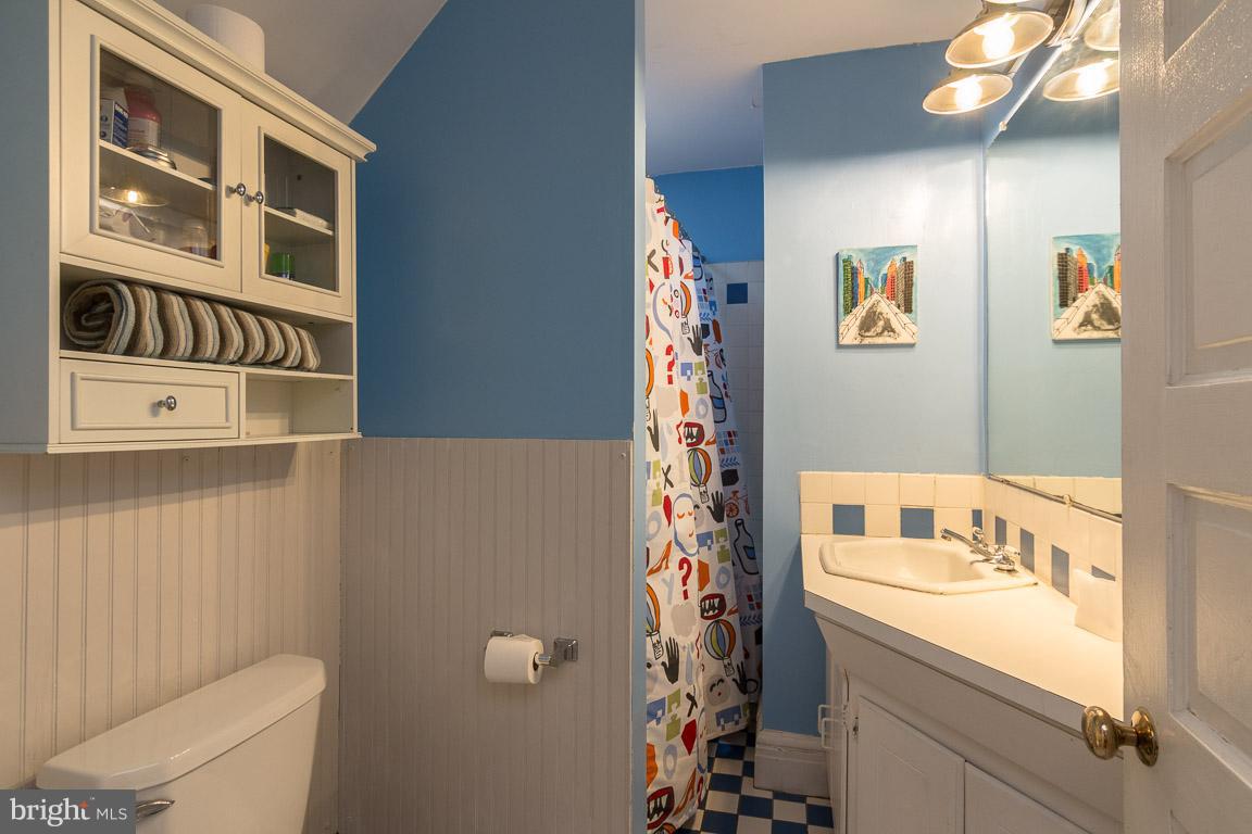 209 Oakdale Road Baltimore, MD 21210 - Photo 23 of 29 Hall bath upper 2