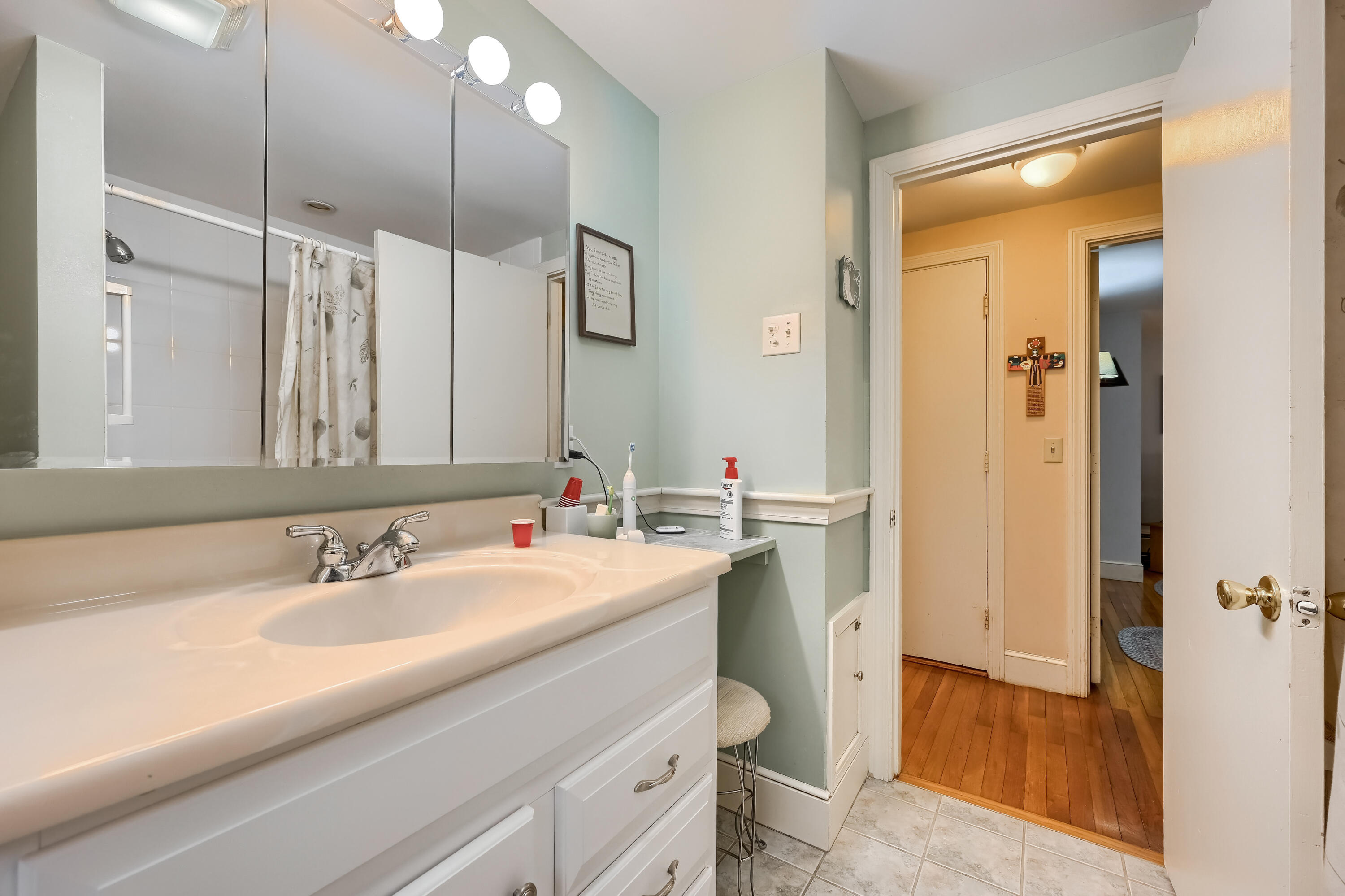 28 Blueberry Hill Road Hyannis, MA 02601 - Photo 25 of 44 05_Main_Bathroom_DSC_4628