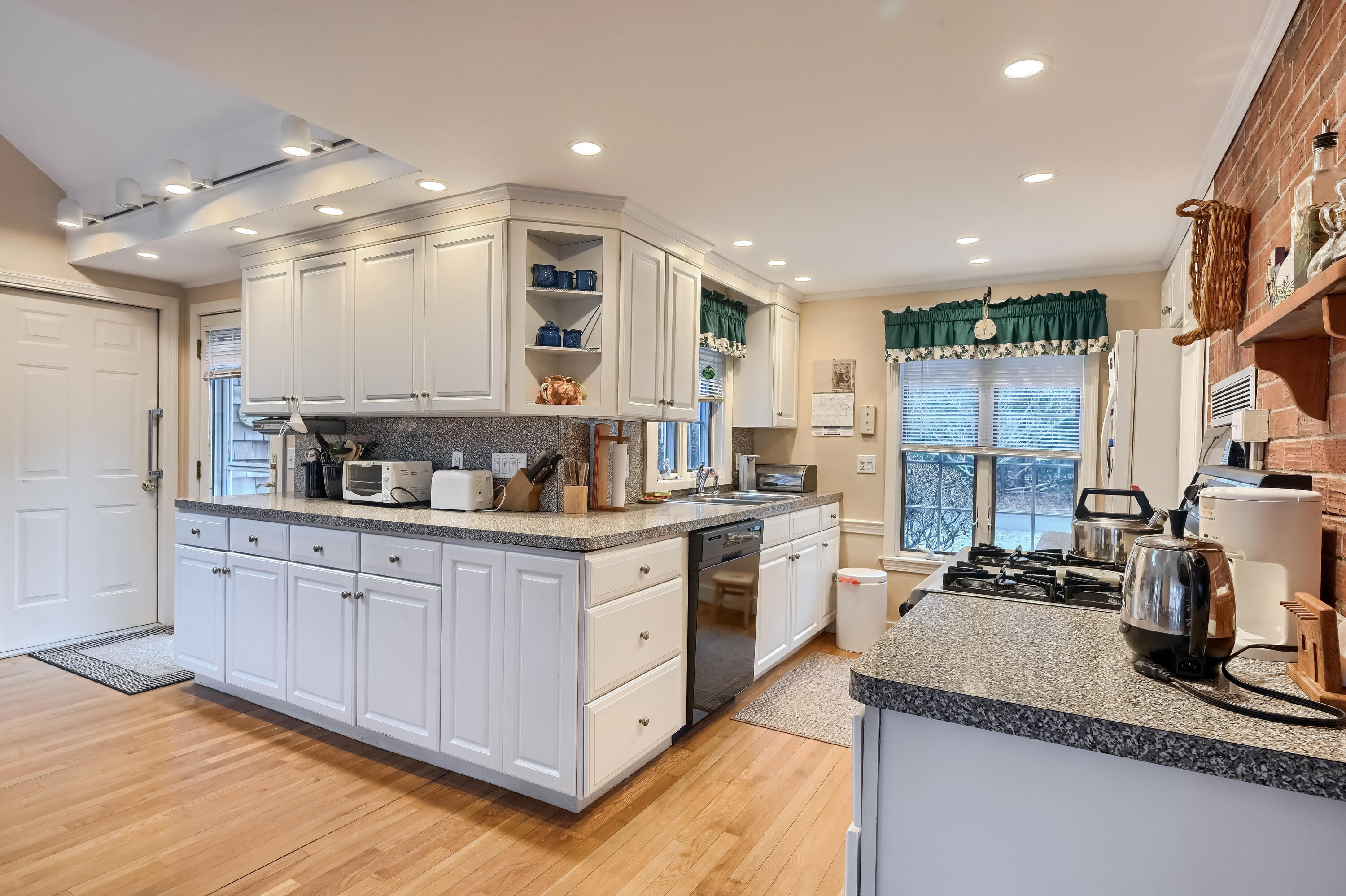 28 Blueberry Hill Road Hyannis, MA 02601 - Photo 7 of 44 02_Kitchen_DSC_4443