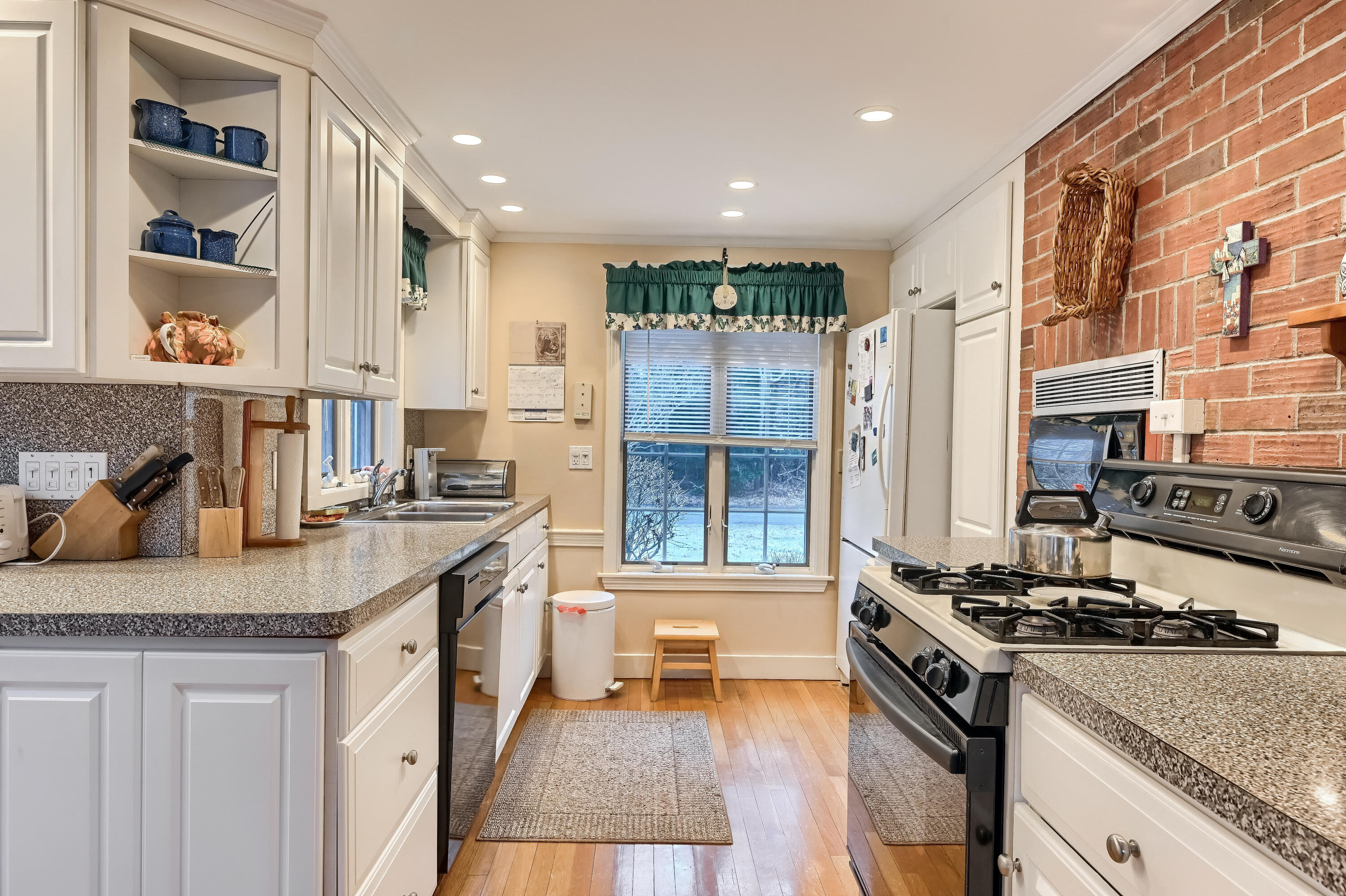 28 Blueberry Hill Road Hyannis, MA 02601 - Photo 8 of 44 02_Kitchen_DSC_4448