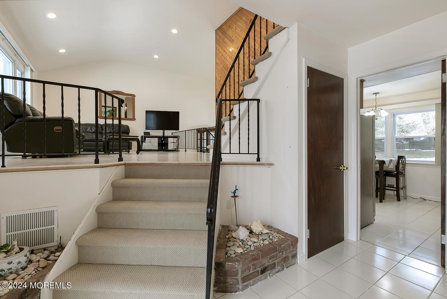 56 Crest Road Middletown, NJ 07748 - Photo 4 of 25 56 Crest Rd Middletown-large-005-002-1F8