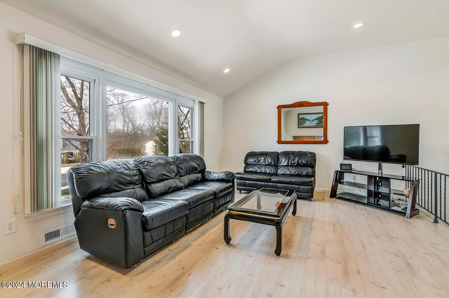 56 Crest Road Middletown, NJ 07748 - Photo 9 of 25 56 Crest Rd Middletown-large-011-025-1F8