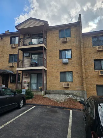 $2,300 | 23 Country Club Drive, Unit 1014, Manchester, NH 03102