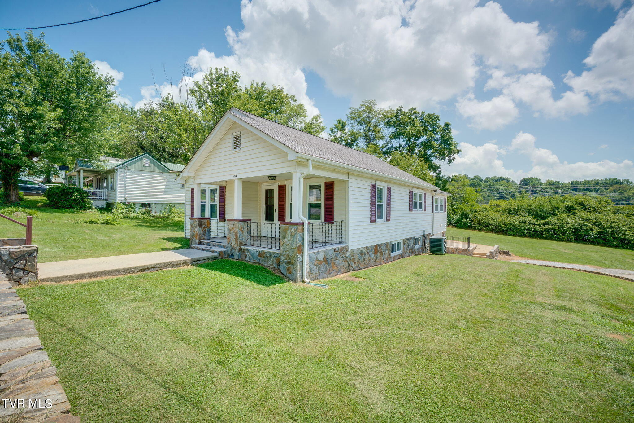 404 Cherry Street Greeneville, TN 37745 - Photo 3 of 25 003