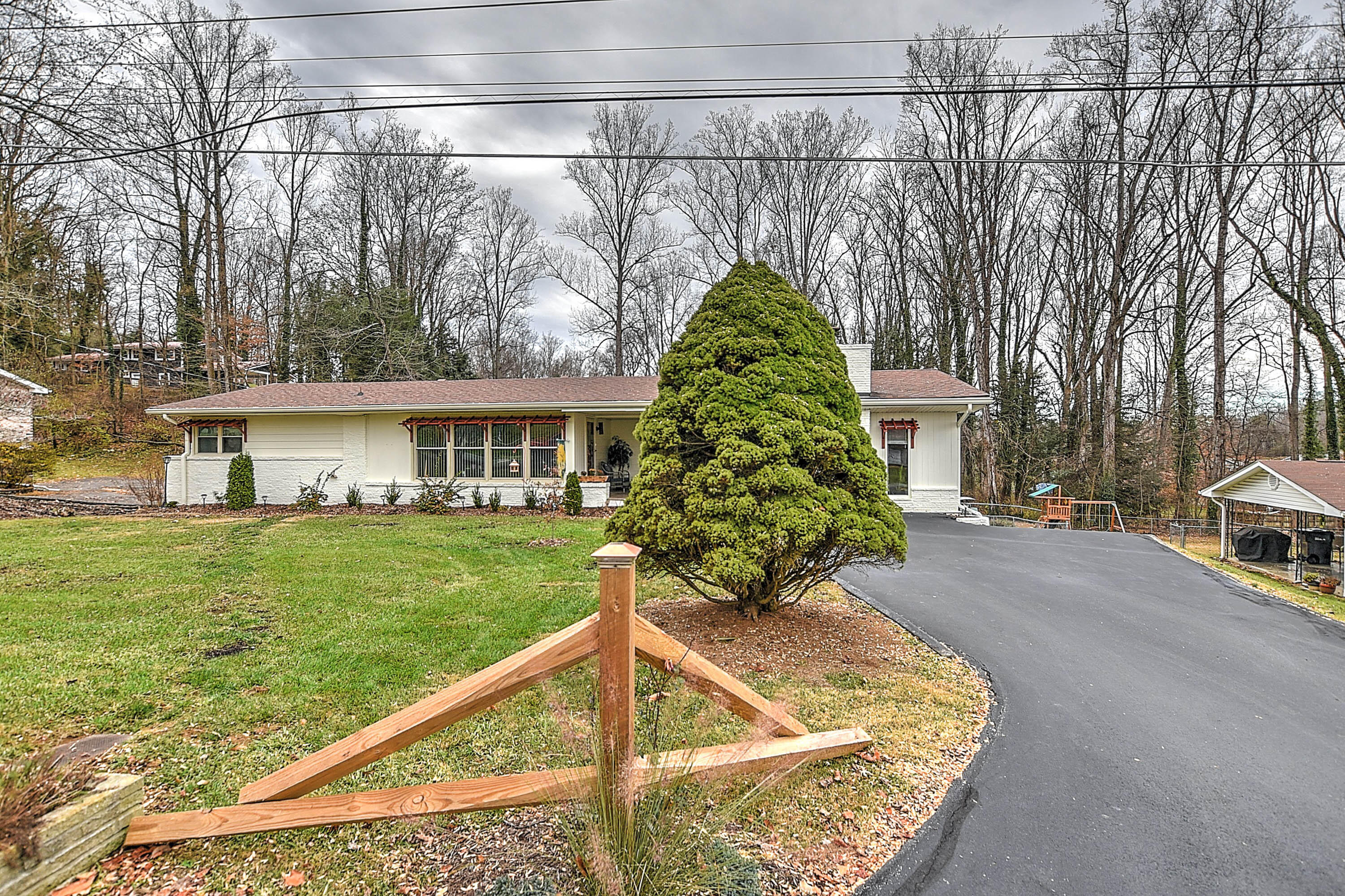 105 Robin Road Bristol, TN 37620 - Photo 2 of 37 Forest Dr-2