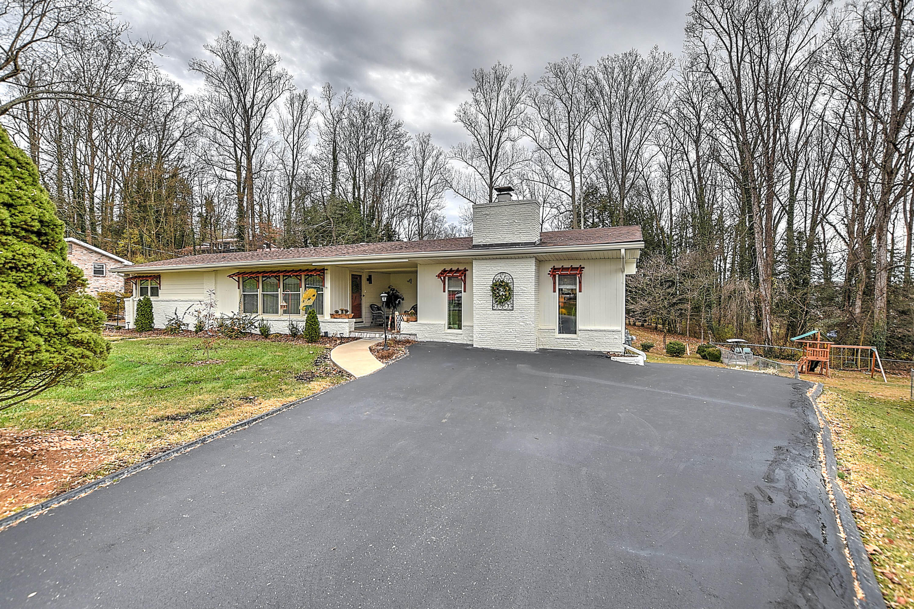 105 Robin Road Bristol, TN 37620 - Photo 3 of 37 Forest Dr-3