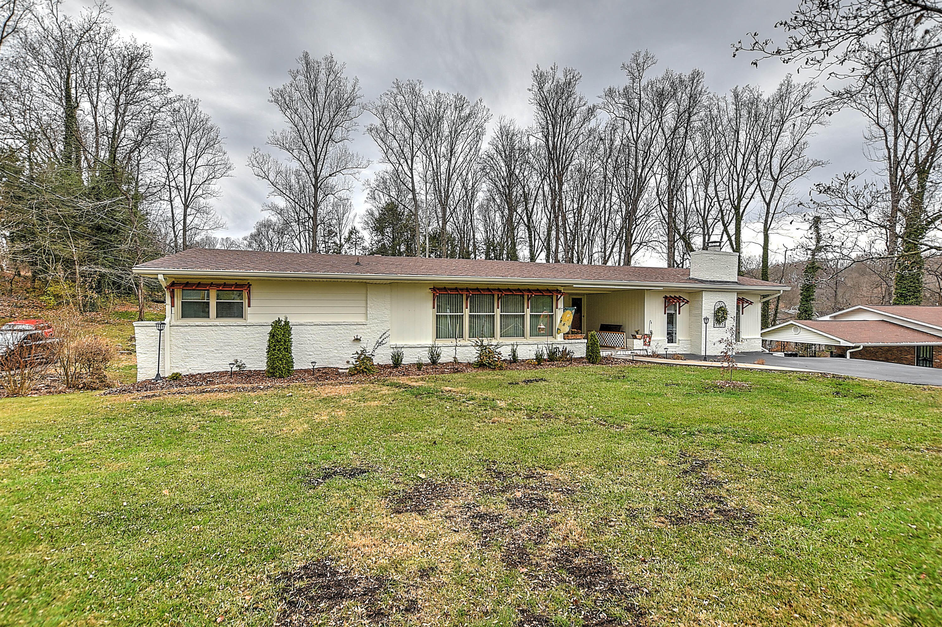 105 Robin Road Bristol, TN 37620 - Photo 4 of 37 Forest Dr-5