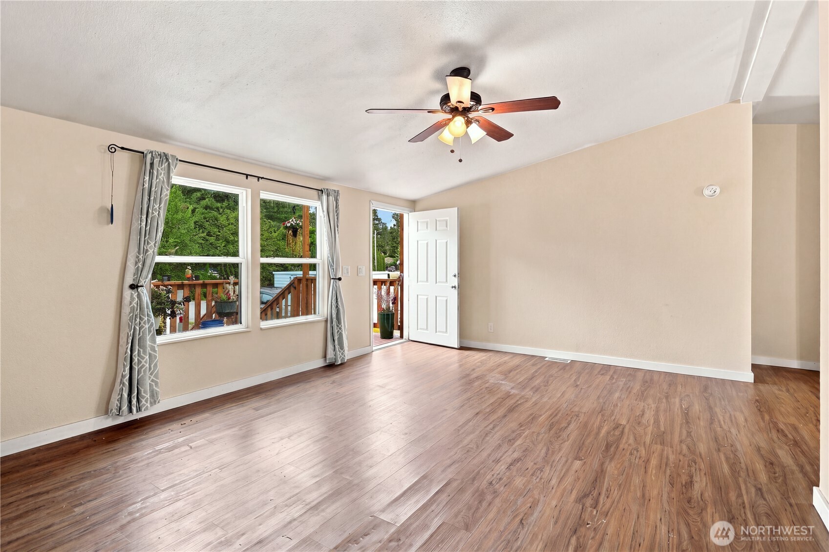 902 Timber Lane Gold Bar, WA 98251 - Photo 4 of 26 Gallery Image 4