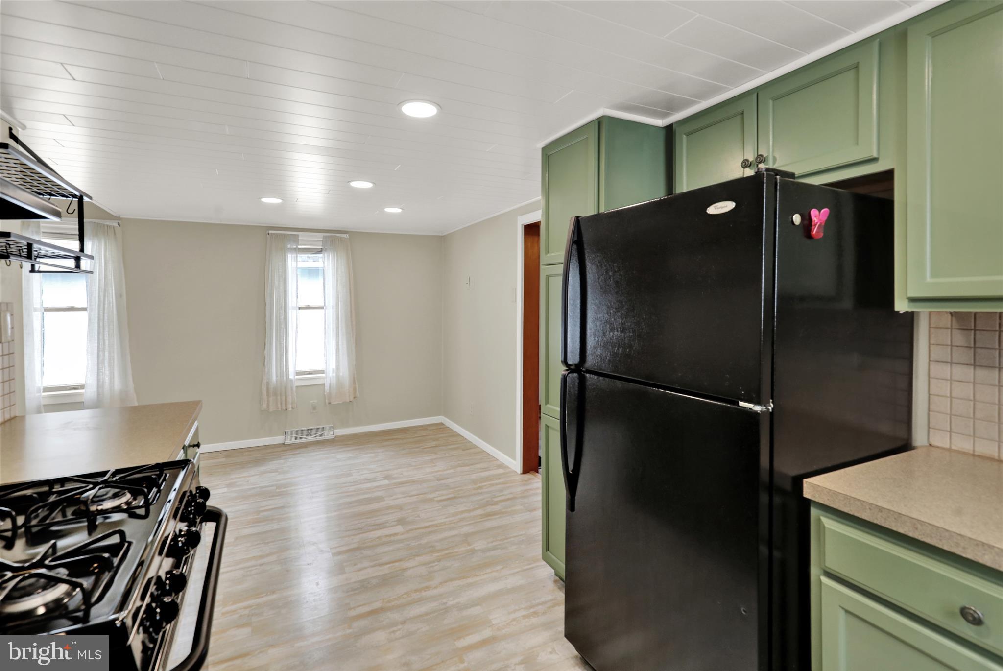 1027 Commonwealth Boulevard Reading, PA 19607 - Photo 14 of 31 Lots of Room for a Table