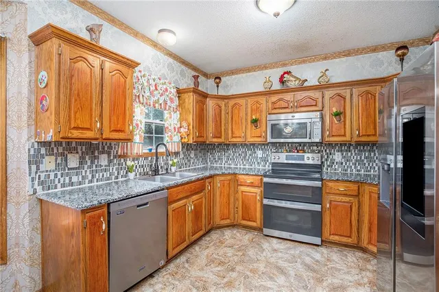 $428,000 | 4407 Southwest Briarbrook Drive, Lee's Summit, MO 64082