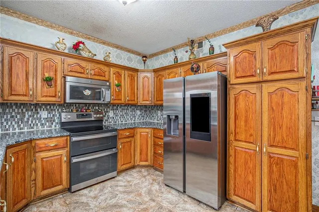 $428,000 | 4407 Southwest Briarbrook Drive, Lee's Summit, MO 64082