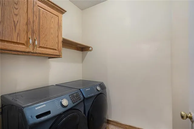 $428,000 | 4407 Southwest Briarbrook Drive, Lee's Summit, MO 64082