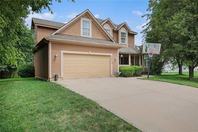 $428,000 | 4407 Southwest Briarbrook Drive, Lee's Summit, MO 64082