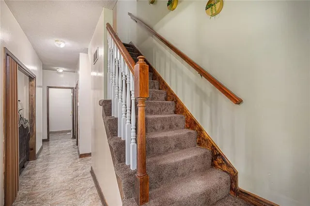 $428,000 | 4407 Southwest Briarbrook Drive, Lee's Summit, MO 64082