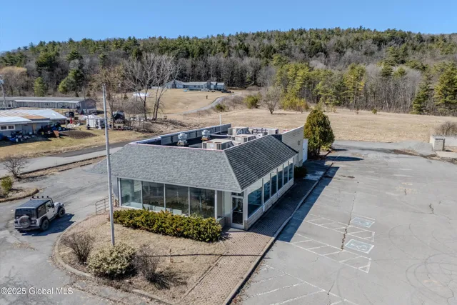 $2,000 | 270 Broadway, Whitehall, NY 12887