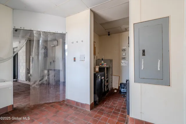 $2,000 | 270 Broadway, Whitehall, NY 12887